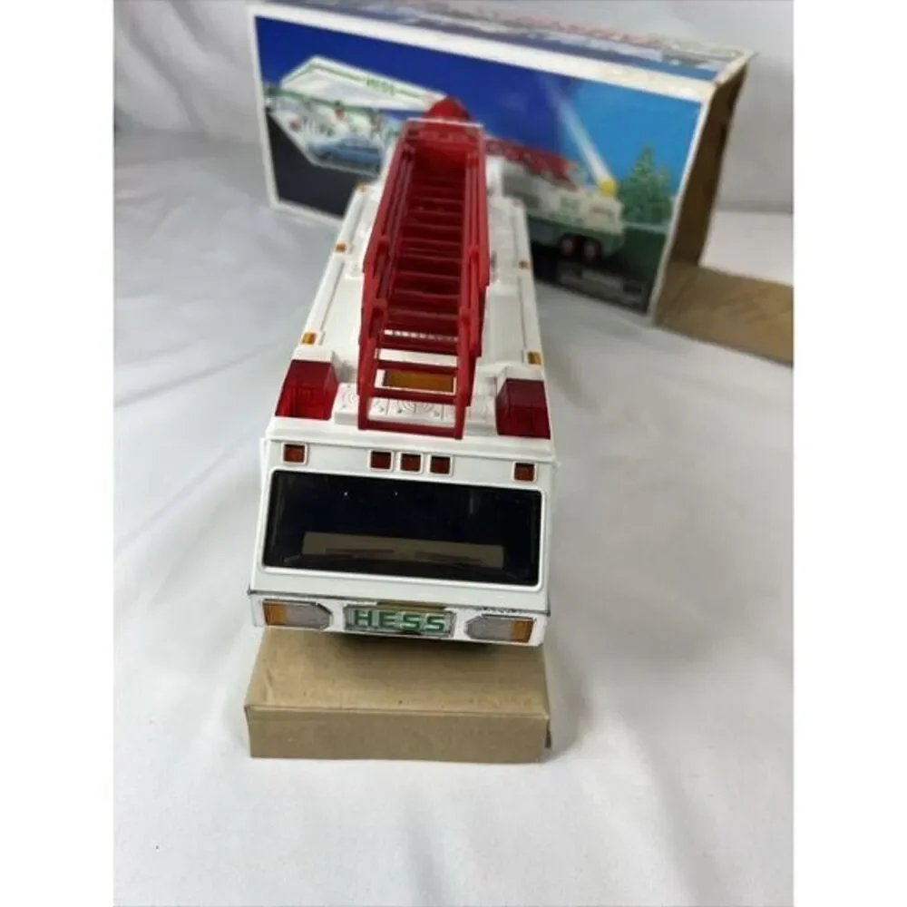 Vintage 1996 Hess Truck Emergency Vehicle‎ In Original Box